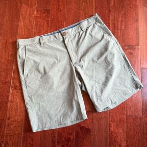 IZOD Grey Men’s Golf Shorts | 38